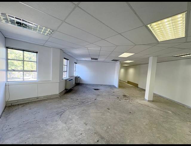 123M² OFFICE TO LET IN FOURWAYS